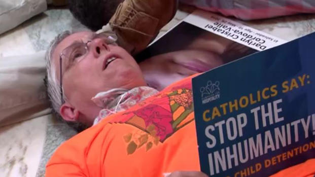 Religiosos arrestados tras protesta pro inmigrante