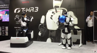 robot de demostración toyota t-hr3