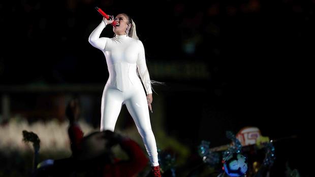 [TLMD - LV] De blanco y apretada: Karol G inaugura la Copa América