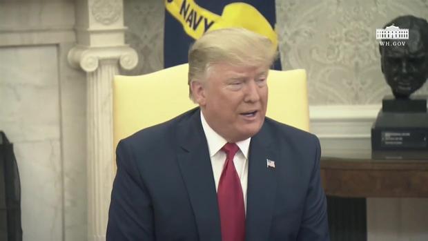 [TLMD - LV] Trump se distancia de Epstein y examinará su nexo con miembro de su gabinete