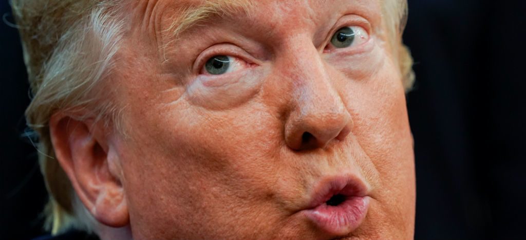 Tras deslindarse de consigna racista contra congresista demócrata, Trump llama “delirante” la cobertura de su mitin