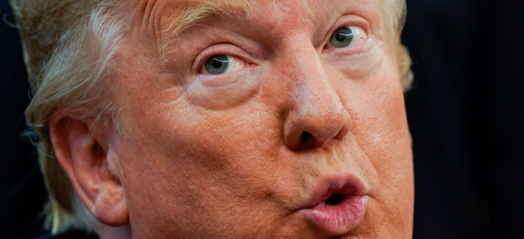 Tras deslindarse de consigna racista contra congresista demócrata, Trump llama “delirante” la cobertura de su mitin