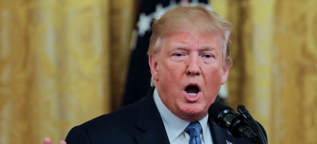 Trump llama “imbécil pomposo” a embajador de Reino Unido en EU, mientras May lo respalda