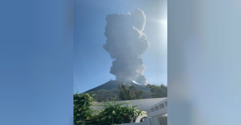Un muerto y un herido por explosiones volcánicas en isla italiana | Video