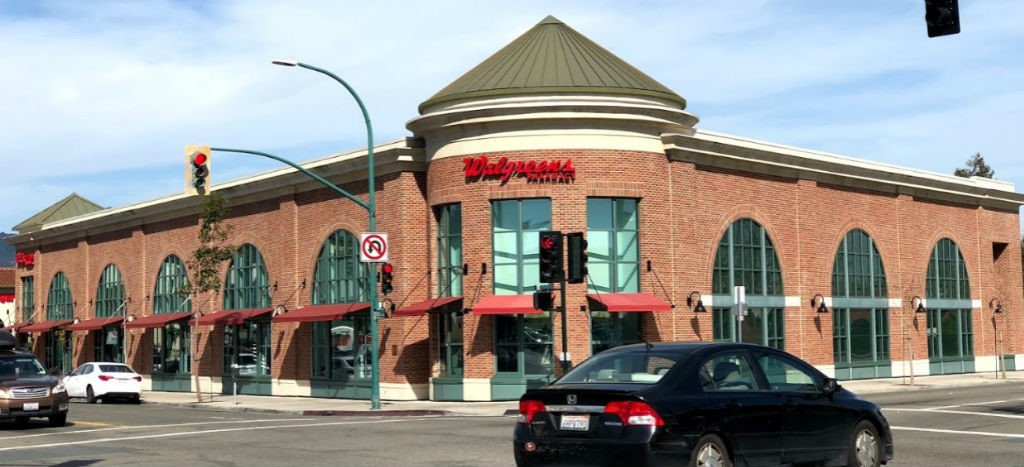 Una mujer se hizo pasar por farmacéutica y surtió más de 745 mil recetas, en California