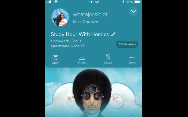 Los auriculares permiten que el público transmita las listas de reproducción de atletas, artistas y entre ellos