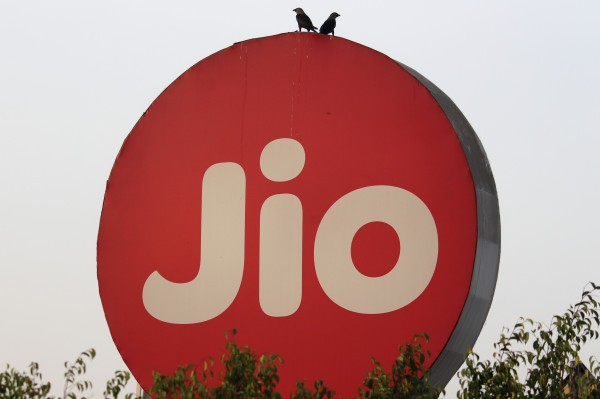 Reliance Jio de la India firma un acuerdo con Microsoft para expandir Office 365, Azure a más empresas; presenta plataformas de banda ancha, blockchain e IoT