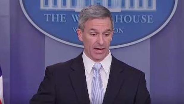 [TLMD - LV] Jefe de USCIS interpreta de forma polémica poema