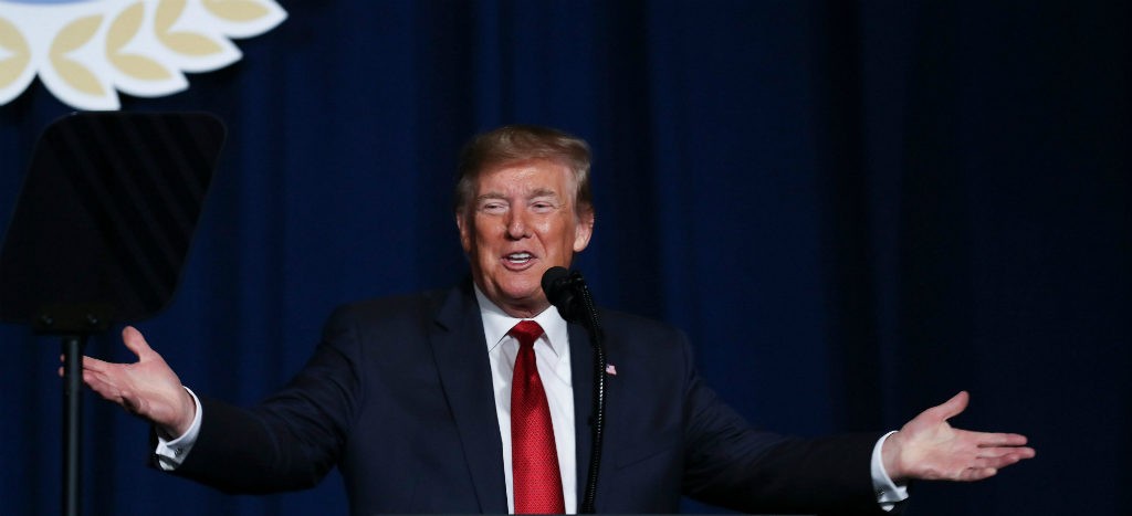 Trump analiza eliminar nacionalidad a hijos de migrantes