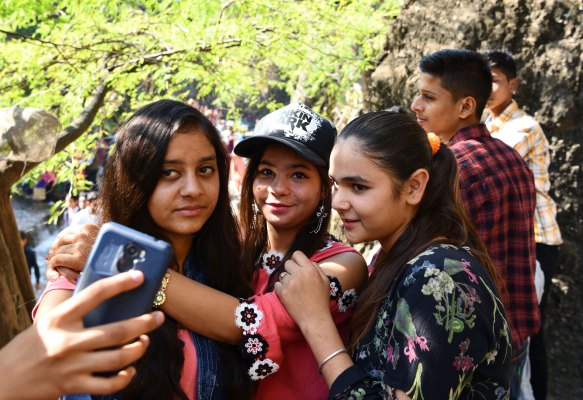 Pew: los usuarios de redes sociales y móviles en los mercados emergentes tienen redes sociales más diversas