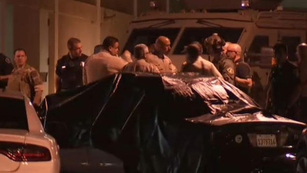 California: abre fuego con un rifle y deja un oficial muerto y dos heridos