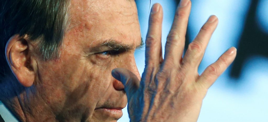 Bolsonaro acusa a Macron de “mentalidad colonial” por querer tratar incendios del Amazonas en el G7