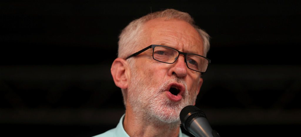 Corbyn busca a conservadores y rebeldes para destituir a Johnson y evitar un Brexit duro