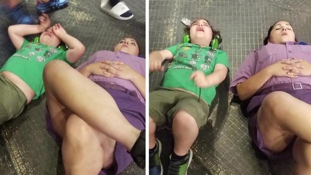 Empleada de Universal se hace viral tras genuino gesto hacia niño con autismo