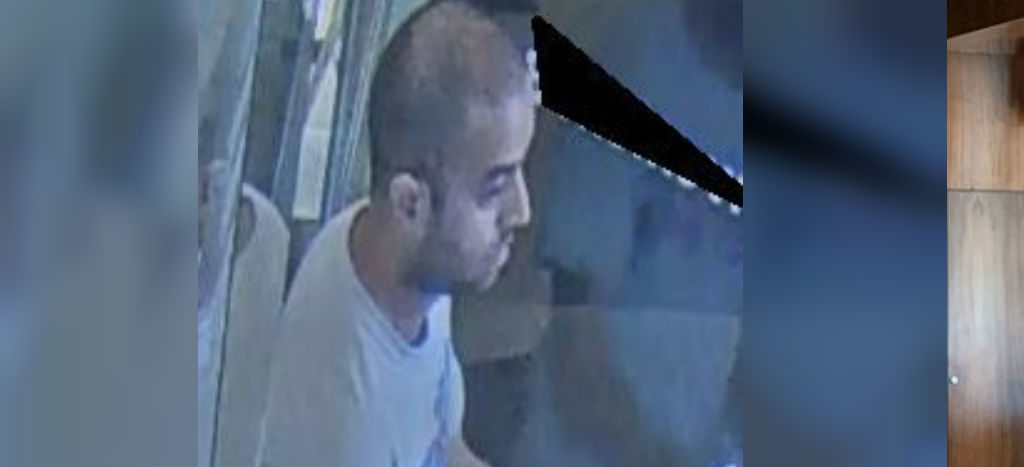 Detienen a hombre armado en Harvard