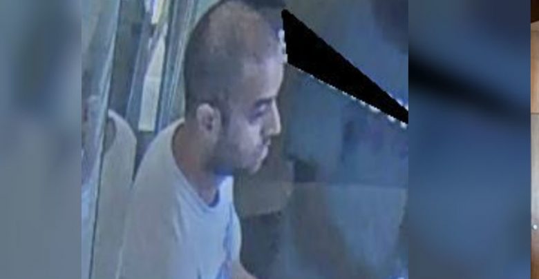 Detienen a hombre armado en Harvard