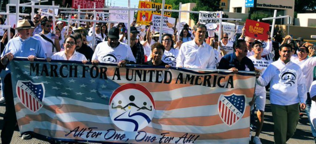 En Texas protestan por tiroteo en Walmart, al que consideran ataque terrorista contra latinos