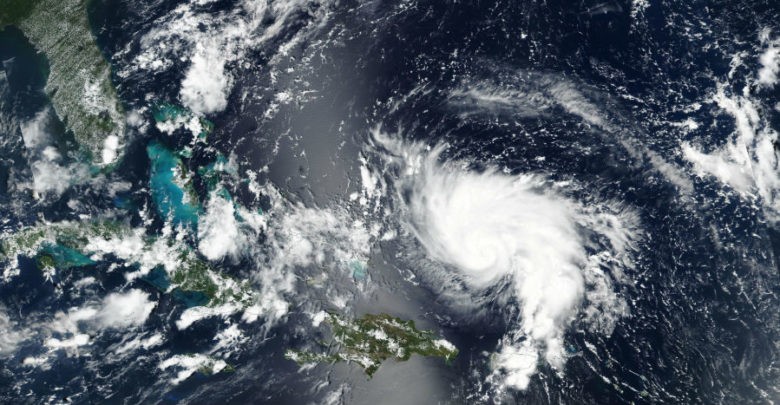 Florida se prepara para recibir a Dorian; el huracán podría ser el más fuerte que azota a la costa este 1 Florida se prepara para recibir a Dorian; el huracán podría ser el más fuerte que azota a la costa este