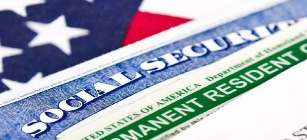 Gobierno de Trump negará residencia a migrantes legales que reciban ayuda de programas sociales