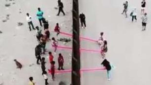 Por qué los sube y bajas en ambos lados del muro