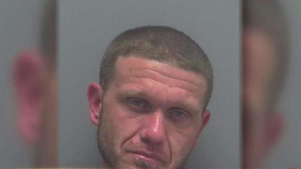 [TLMD - MIA] Estuvo 10 horas desnudo en un baño de una tienda