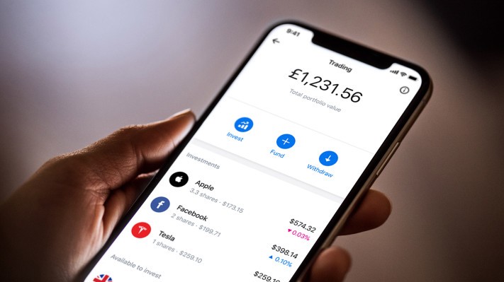 Revolut lanza el comercio de acciones en versión limitada