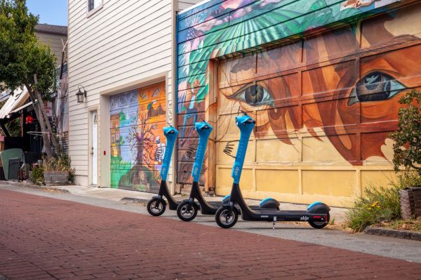 Skip presenta su primer scooter eléctrico personalizado