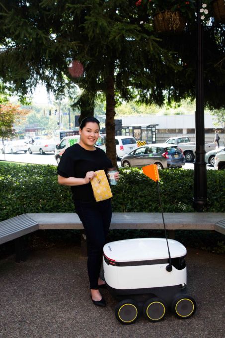 Estudiante Pitt con nave espacial