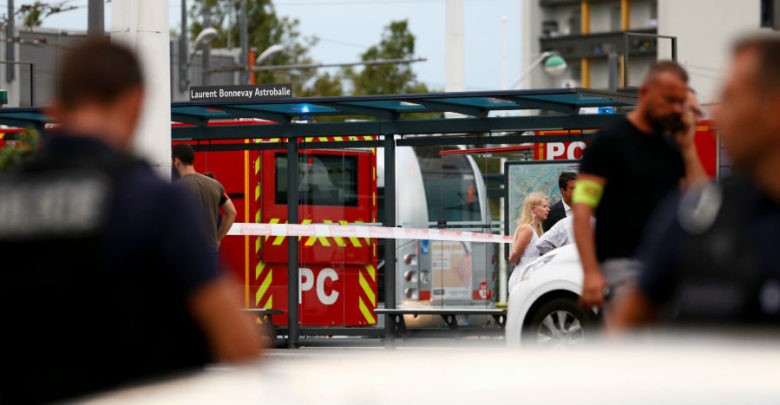 Un muerto y nueve heridos en un ataque con cuchillo cerca de Lyon