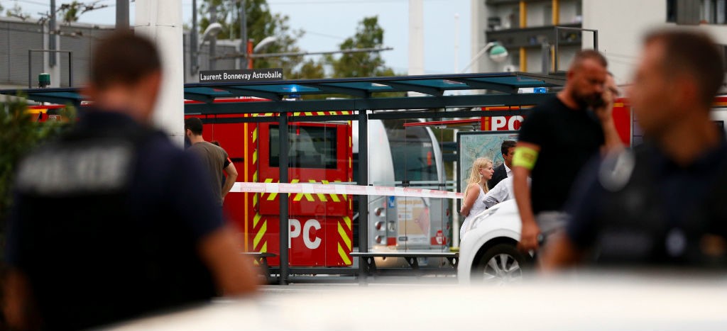 Un muerto y nueve heridos en un ataque con cuchillo cerca de Lyon