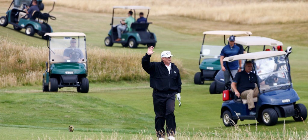 “No tiene nada que ver conmigo”: Trump niega conflicto de interés sobre funcionarios que se hospedan en sus ‘resorts’