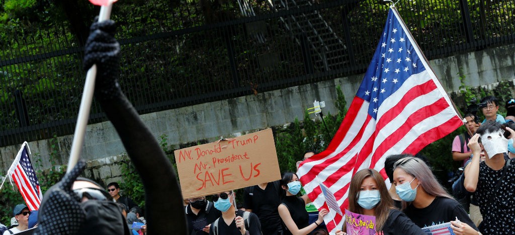 Miles de manifestantes piden a Trump que ‘libere’ a Hong Kong