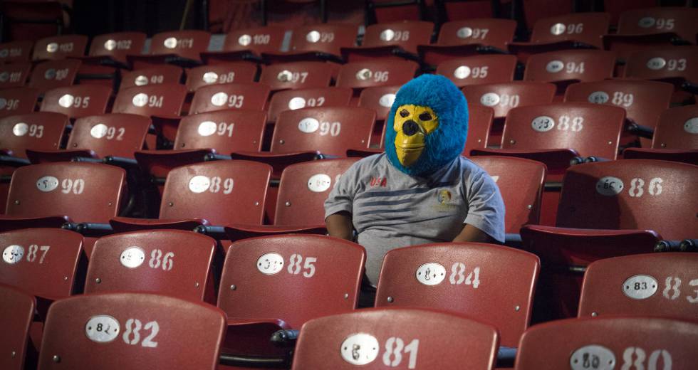 KeMonito, sentado en la Arena México, en la capital.