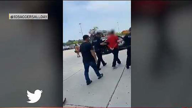 Un detenido tras irrupción de camioneta en Woodfield Mall