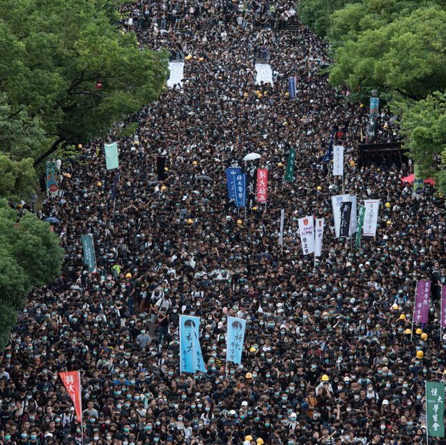 Miles de estudiantes y simpatizantes se reúnen durante el mitin ... Miles de estudiantes y simpatizantes se reúnen durante el mitin ...