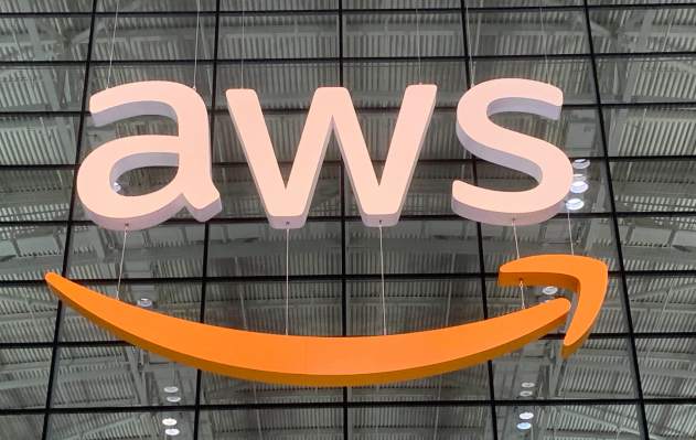 AWS IQ conecta a los clientes de AWS con proveedores de servicios certificados
