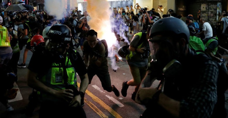 Denuncian uso excesivo de fuerza contra manifestantes en Hong Kong