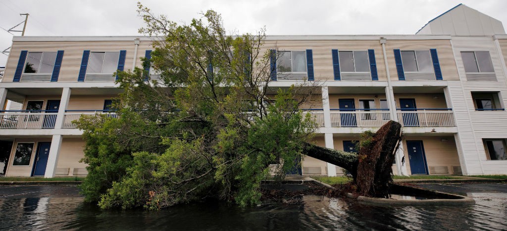 Dorian toca tierra en Carolina del Norte como huracán categoría 1