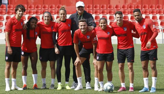 El Atlético de Madrid y el Atlético Femenino compartieron un entrenamiento en las nuevas instalaciones de Alcalá.
