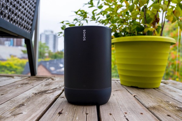 El Sonos Move portátil de $ 399 es como tener dos excelentes parlantes en uno