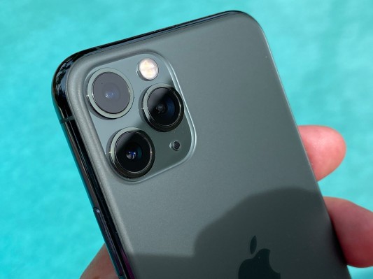 El desmontaje del iPhone 11 Pro revela una placa lógica más pequeña, una batería más grande