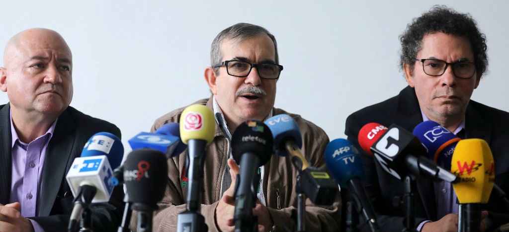 Exlíderes de las FARC admiten “responsabilidad ética y política” por secuestros, ante tribunal de paz de Colombia