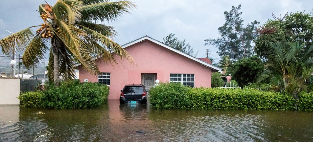 Huracán Dorian baja a categoría 3 y se acerca a la costa este de Florida; van 5 muertos