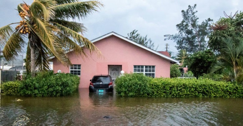 Huracán Dorian baja a categoría 3 y se acerca a la costa este de Florida; van 5 muertos