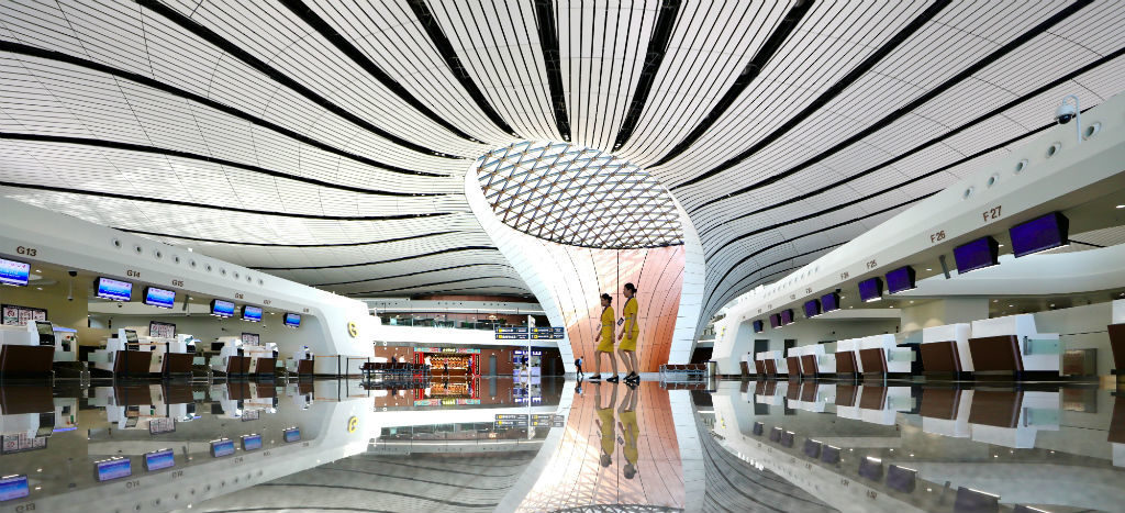 Inicia operaciones el nuevo mega aeropuerto internacional de China | Video