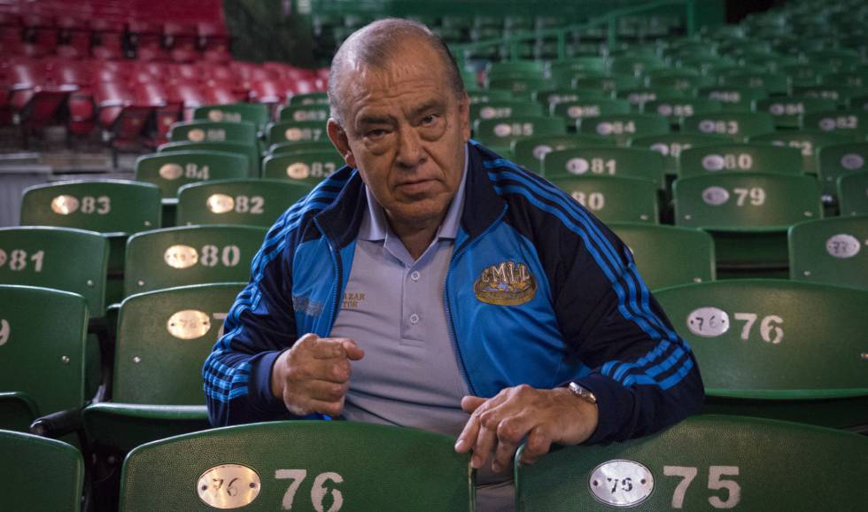 El exluchador Tony Salazar en la Arena México.