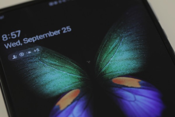 Mi pantalla Galaxy Fold está dañada después de un día