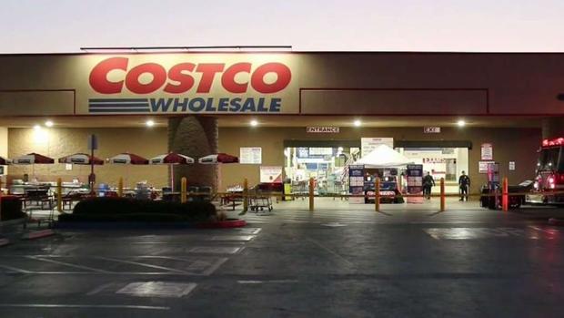 [TLMD - LA] Clientes aterrorizados tras balacera en tienda en Corona