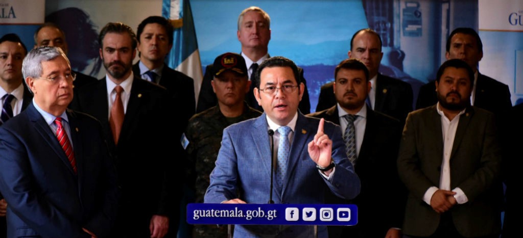 Presidente de Guatemala decreta Estado de sitio en 6 departamentos, tras asesinato de militares