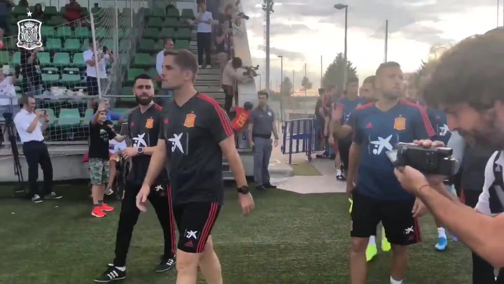 Robert Moreno y los suyos llegan al entrenamiento de la Selección Robert Moreno y los suyos llegan al entrenamiento de la Selección